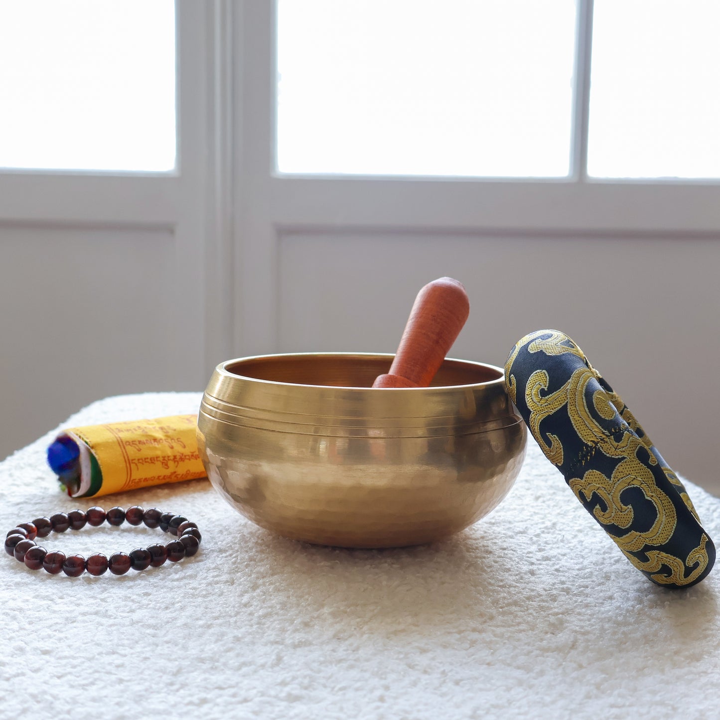 Coffret découverte : Bol chantant tibétain, Bracelet œil de tigre & Drapeau de prière